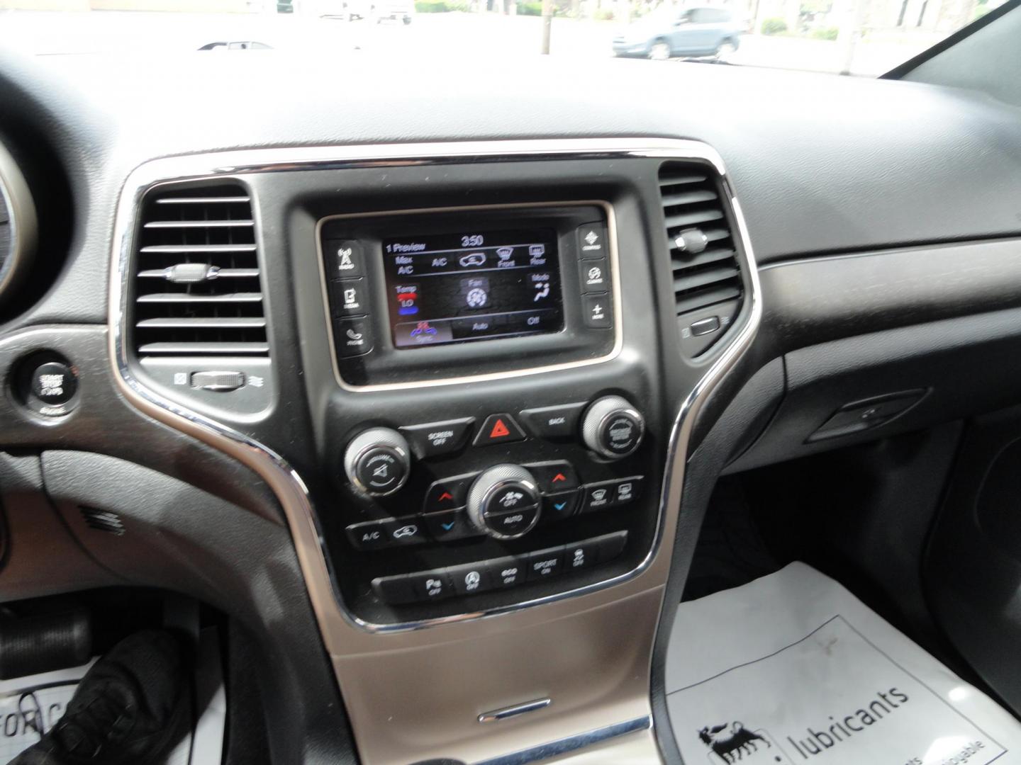 2016 Bright White /Greystone Jeep Grand Cherokee Laredo 4WD (1C4RJFAG2GC) with an 3.6L V6 DOHC 24V engine, Automatic transmission, located at 827 W 26th Street, Erie, PA, 16508, (814) 455-3401, 42.105431, -80.090942 - Photo#8