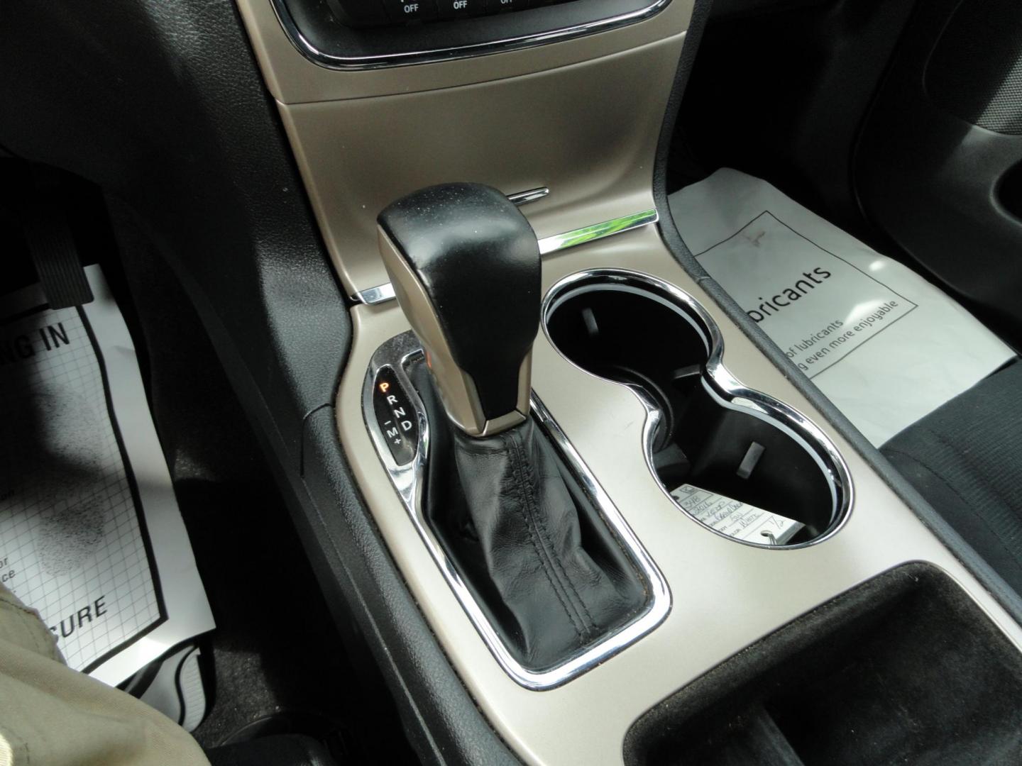 2016 Bright White /Greystone Jeep Grand Cherokee Laredo 4WD (1C4RJFAG2GC) with an 3.6L V6 DOHC 24V engine, Automatic transmission, located at 827 W 26th Street, Erie, PA, 16508, (814) 455-3401, 42.105431, -80.090942 - Photo#11