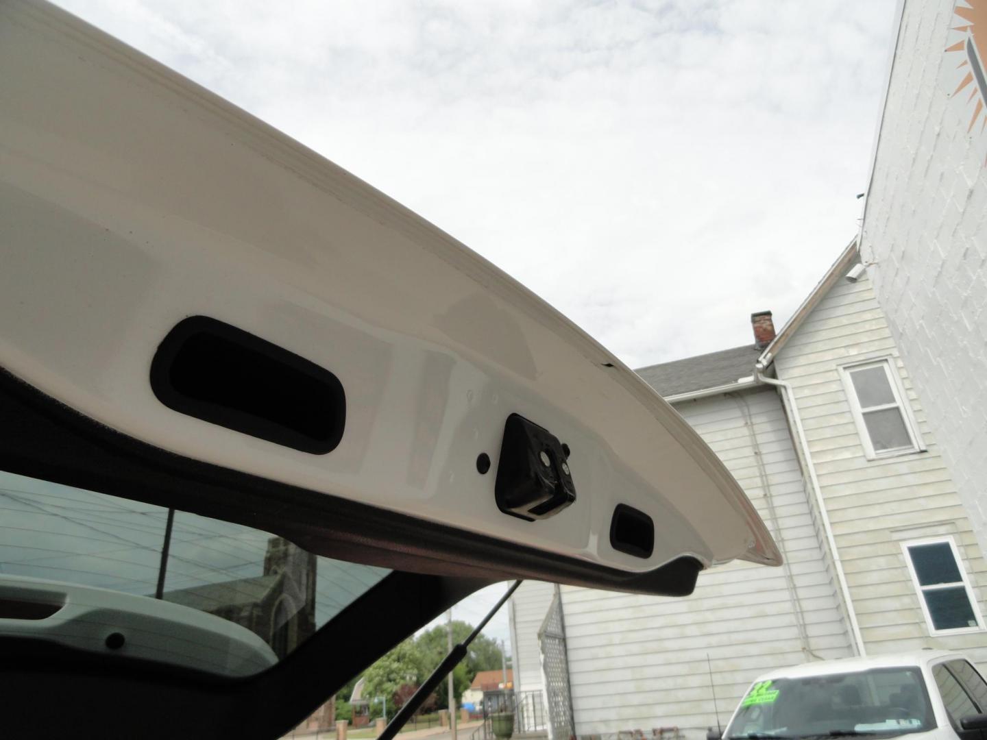 2016 Bright White /Greystone Jeep Grand Cherokee Laredo 4WD (1C4RJFAG2GC) with an 3.6L V6 DOHC 24V engine, Automatic transmission, located at 827 W 26th Street, Erie, PA, 16508, (814) 455-3401, 42.105431, -80.090942 - Photo#26