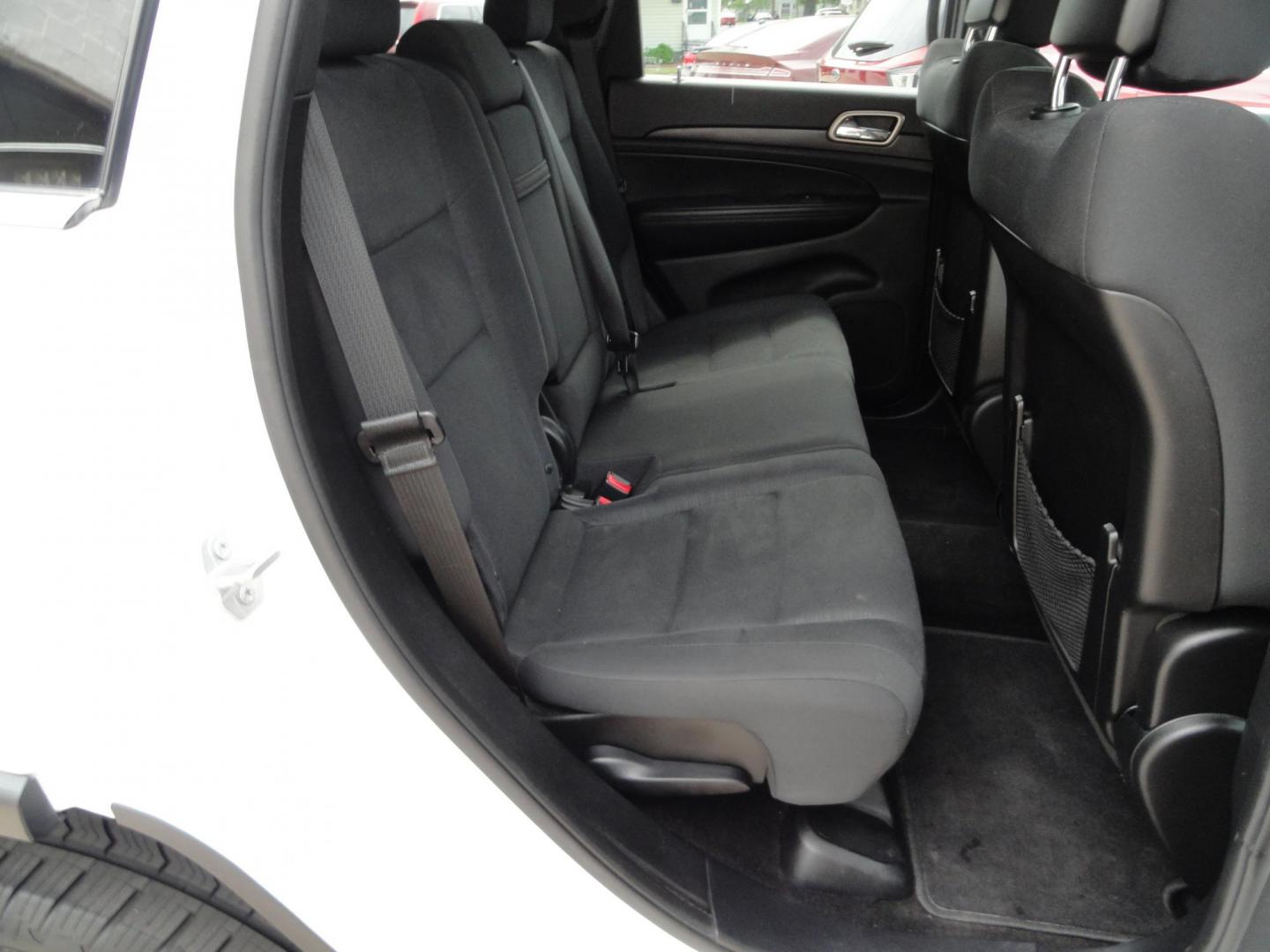 2016 Bright White /Greystone Jeep Grand Cherokee Laredo 4WD (1C4RJFAG2GC) with an 3.6L V6 DOHC 24V engine, Automatic transmission, located at 827 W 26th Street, Erie, PA, 16508, (814) 455-3401, 42.105431, -80.090942 - Photo#27