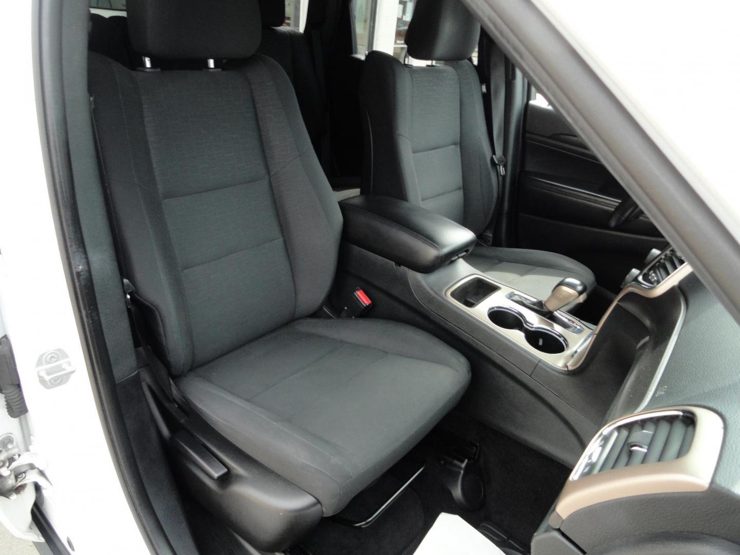 2016 Bright White /Greystone Jeep Grand Cherokee Laredo 4WD (1C4RJFAG2GC) with an 3.6L V6 DOHC 24V engine, Automatic transmission, located at 827 W 26th Street, Erie, PA, 16508, (814) 455-3401, 42.105431, -80.090942 - Photo#32