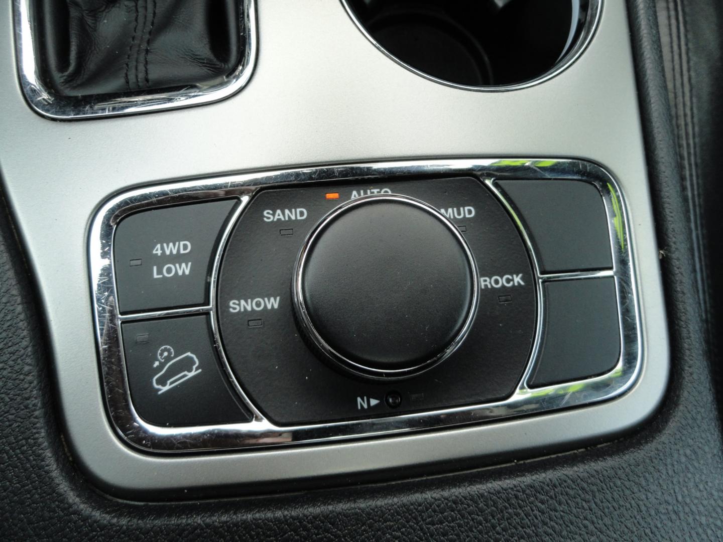2018 Bright White /Jet Black Jeep Grand Cherokee Limited 4WD (1C4RJFBT2JC) with an 5.7L V8 OHV 16V engine, 8 SPEED AUTOMATIC transmission, located at 827 W 26th Street, Erie, PA, 16508, (814) 455-3401, 42.105431, -80.090942 - Thanks for looking at our two-owner accident and rust-free recent arrival. This is the Limited model with the hard-to-find HEMI 5.7 V-8 engine, four-wheel drive, dual power heated front seats, leather seating areas, back up camera, navigation, power sunroof, power lift gate, remote start, keyless en- Photo#22