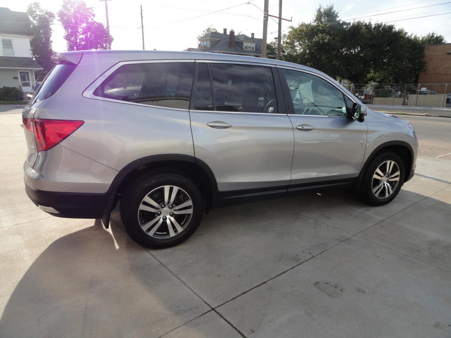 2016 Lunar Silver Metallic /Gray Honda Pilot EX-L AWD (5FNYF6H59GB) with an 3.5L V6 SOHC 24V engine, 6A transmission, located at 827 W 26th Street, Erie, PA, 16508, (814) 455-3401, 42.105431, -80.090942- Photo#3