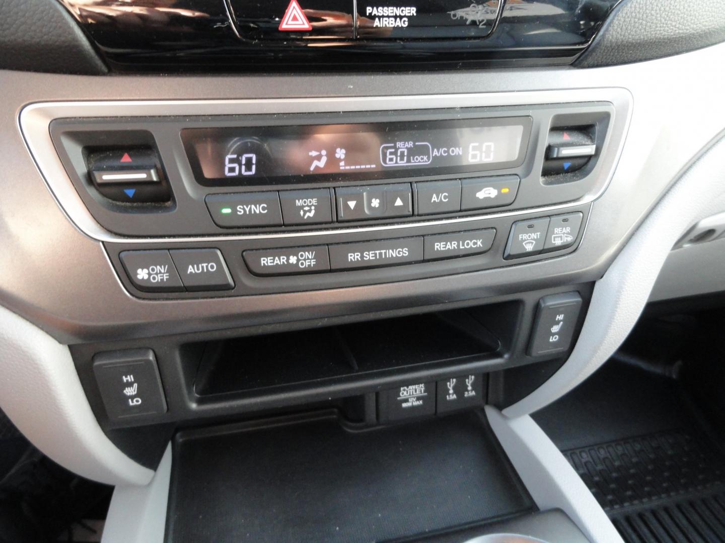 2016 Lunar Silver Metallic /Gray Honda Pilot EX-L AWD (5FNYF6H59GB) with an 3.5L V6 SOHC 24V engine, 6A transmission, located at 827 W 26th Street, Erie, PA, 16508, (814) 455-3401, 42.105431, -80.090942- Photo#10