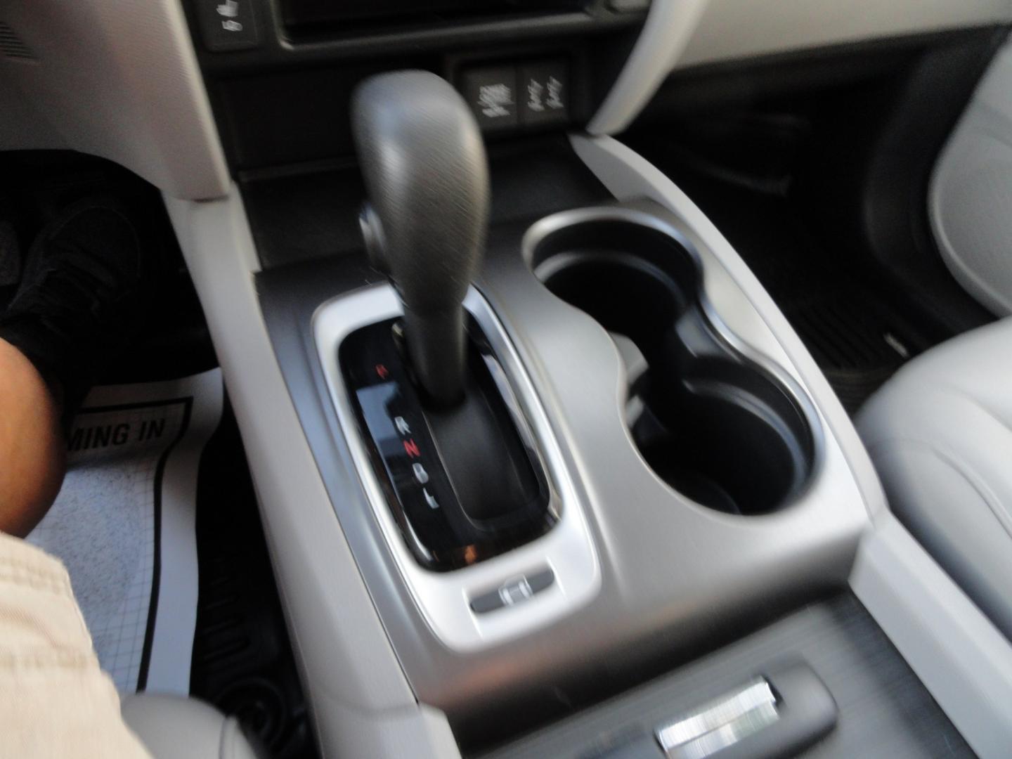 2016 Lunar Silver Metallic /Gray Honda Pilot EX-L AWD (5FNYF6H59GB) with an 3.5L V6 SOHC 24V engine, 6A transmission, located at 827 W 26th Street, Erie, PA, 16508, (814) 455-3401, 42.105431, -80.090942- Photo#14