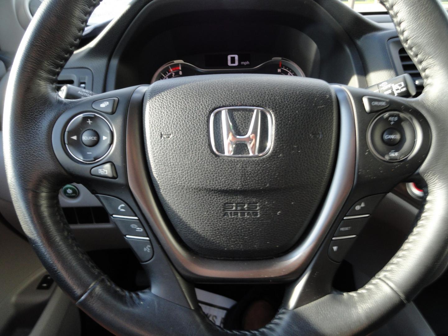 2016 Lunar Silver Metallic /Gray Honda Pilot EX-L AWD (5FNYF6H59GB) with an 3.5L V6 SOHC 24V engine, 6A transmission, located at 827 W 26th Street, Erie, PA, 16508, (814) 455-3401, 42.105431, -80.090942- Photo#16
