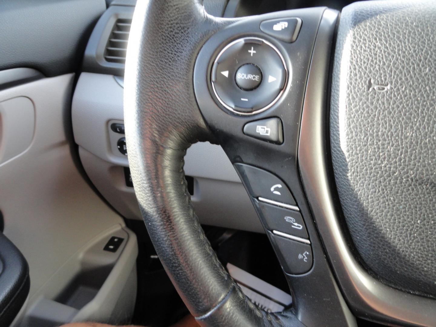 2016 Lunar Silver Metallic /Gray Honda Pilot EX-L AWD (5FNYF6H59GB) with an 3.5L V6 SOHC 24V engine, 6A transmission, located at 827 W 26th Street, Erie, PA, 16508, (814) 455-3401, 42.105431, -80.090942- Photo#18