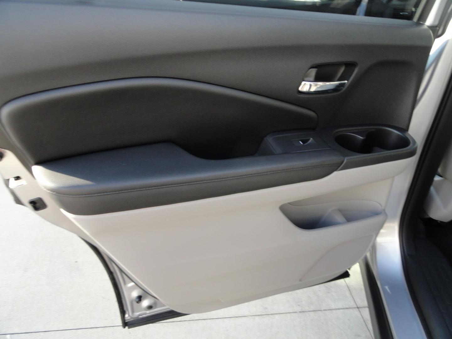 2016 Lunar Silver Metallic /Gray Honda Pilot EX-L AWD (5FNYF6H59GB) with an 3.5L V6 SOHC 24V engine, 6A transmission, located at 827 W 26th Street, Erie, PA, 16508, (814) 455-3401, 42.105431, -80.090942- Photo#29