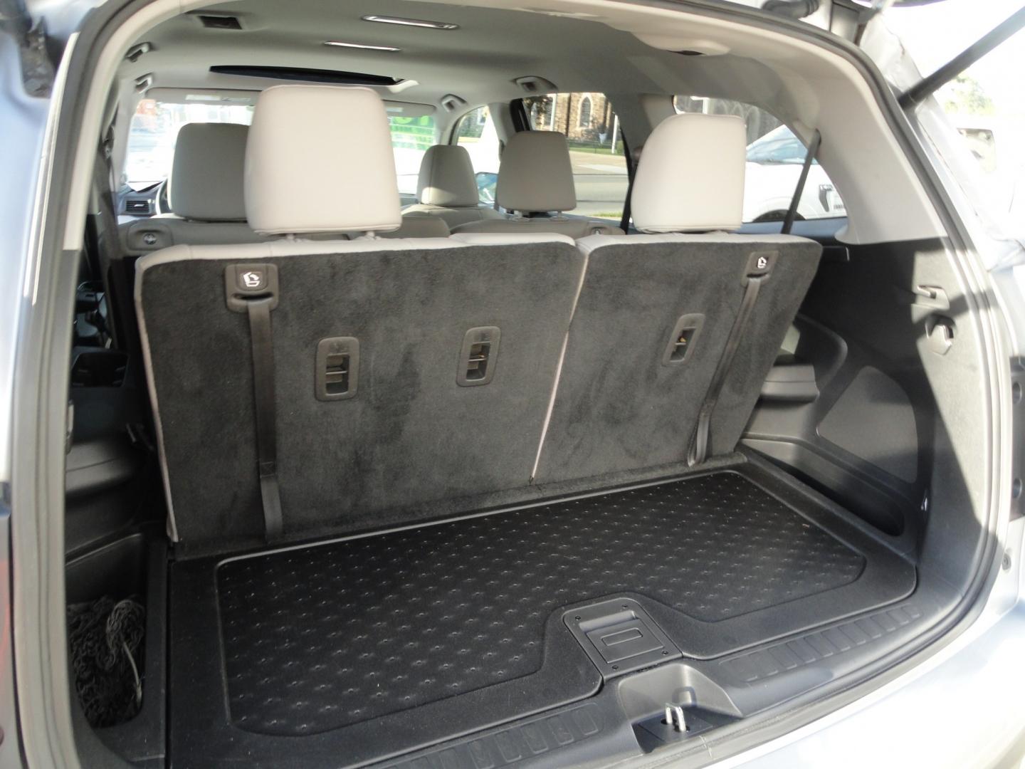 2016 Lunar Silver Metallic /Gray Honda Pilot EX-L AWD (5FNYF6H59GB) with an 3.5L V6 SOHC 24V engine, 6A transmission, located at 827 W 26th Street, Erie, PA, 16508, (814) 455-3401, 42.105431, -80.090942- Photo#31