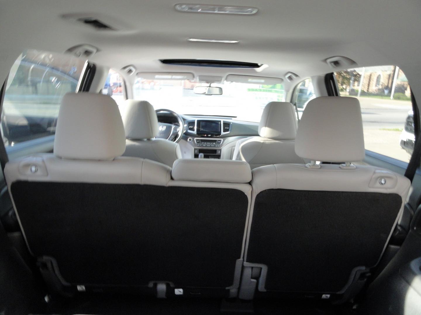 2016 Lunar Silver Metallic /Gray Honda Pilot EX-L AWD (5FNYF6H59GB) with an 3.5L V6 SOHC 24V engine, 6A transmission, located at 827 W 26th Street, Erie, PA, 16508, (814) 455-3401, 42.105431, -80.090942- Photo#32