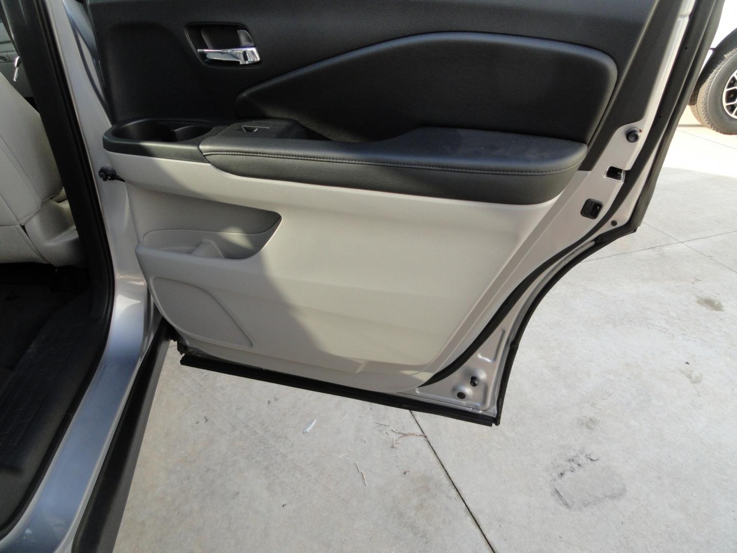 2016 Lunar Silver Metallic /Gray Honda Pilot EX-L AWD (5FNYF6H59GB) with an 3.5L V6 SOHC 24V engine, 6A transmission, located at 827 W 26th Street, Erie, PA, 16508, (814) 455-3401, 42.105431, -80.090942- Photo#35