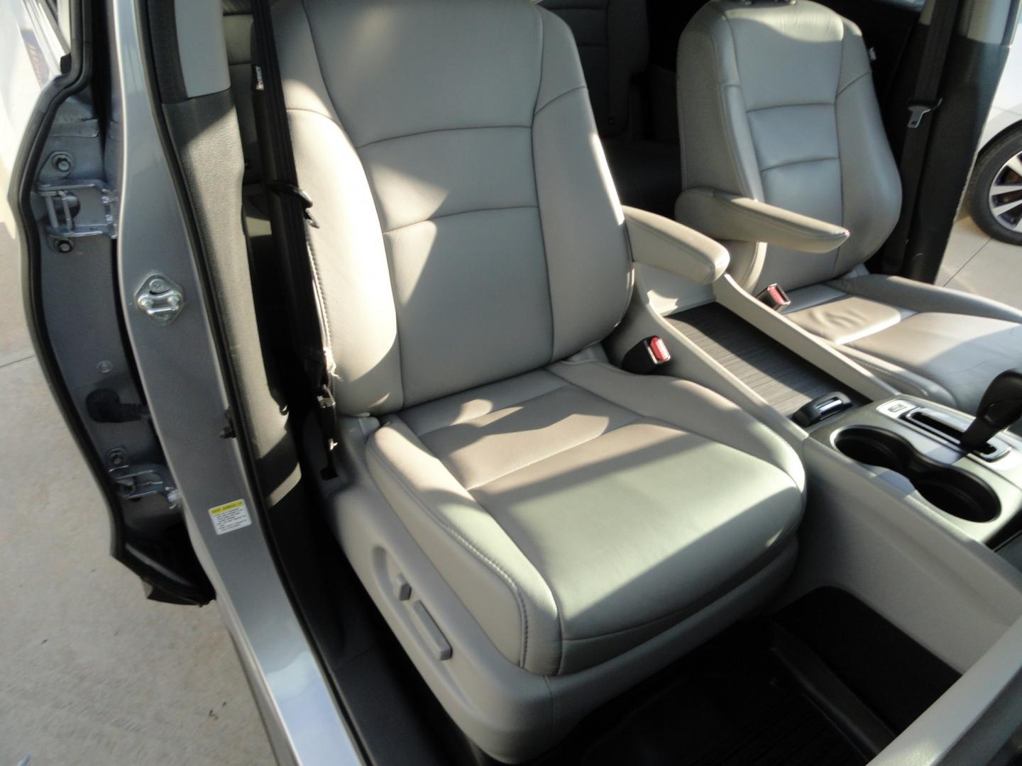 2016 Lunar Silver Metallic /Gray Honda Pilot EX-L AWD (5FNYF6H59GB) with an 3.5L V6 SOHC 24V engine, 6A transmission, located at 827 W 26th Street, Erie, PA, 16508, (814) 455-3401, 42.105431, -80.090942- Photo#37