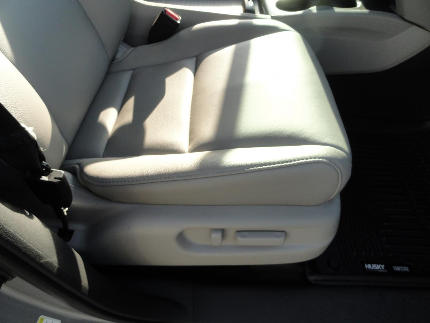 2016 Lunar Silver Metallic /Gray Honda Pilot EX-L AWD (5FNYF6H59GB) with an 3.5L V6 SOHC 24V engine, 6A transmission, located at 827 W 26th Street, Erie, PA, 16508, (814) 455-3401, 42.105431, -80.090942- Photo#38