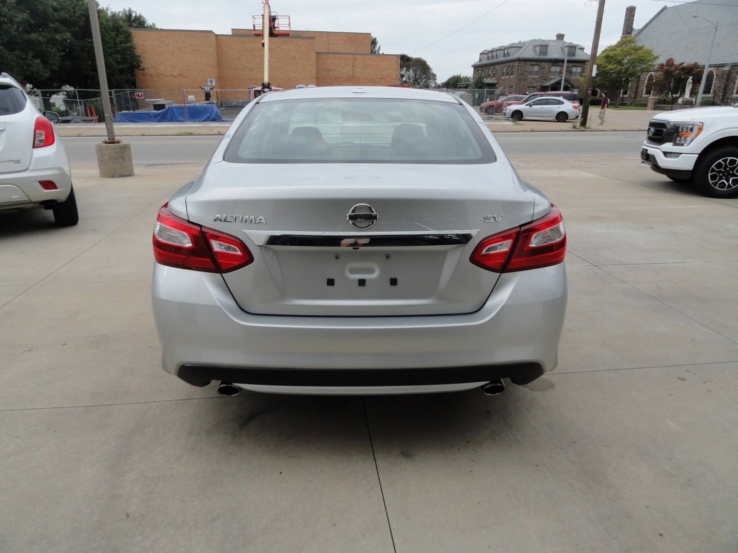 2017 Brilliant Silver Metallic /Jet Black Nissan Altima 2.5 S (1N4AL3APXHC) with an 2.5L L4 DOHC 16V engine, CVT transmission, located at 827 W 26th Street, Erie, PA, 16508, (814) 455-3401, 42.105431, -80.090942 - Thanks for looking at our super clean rust and accident-free recent arrival. This is the SV model with lots of options including passive entry, remote start, push button start, blind spot monitor, rear camera, Bluetooth, power drivers seat, power sunroof and lots more. A full service was just comple- Photo#4