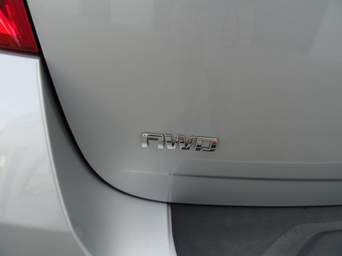 2016 Silver Ice Metallic /Two Tone Chevrolet Equinox LTZ AWD (2GNFLGE38G6) with an 3.6L V6 DOHC 24V engine, 6-Speed Automatic transmission, located at 827 W 26th Street, Erie, PA, 16508, (814) 455-3401, 42.105431, -80.090942 - Thanks for looking at our accident and rust-free like new recent arrival. I have to say that this is the cleanest 2016 Chevy Equinox that I've seen on a long time with NO RUST with no exterior paint work and a super clean undercarriage. This is the LTZ model with the hard to find 6 cylinders, all-wh- Photo#34