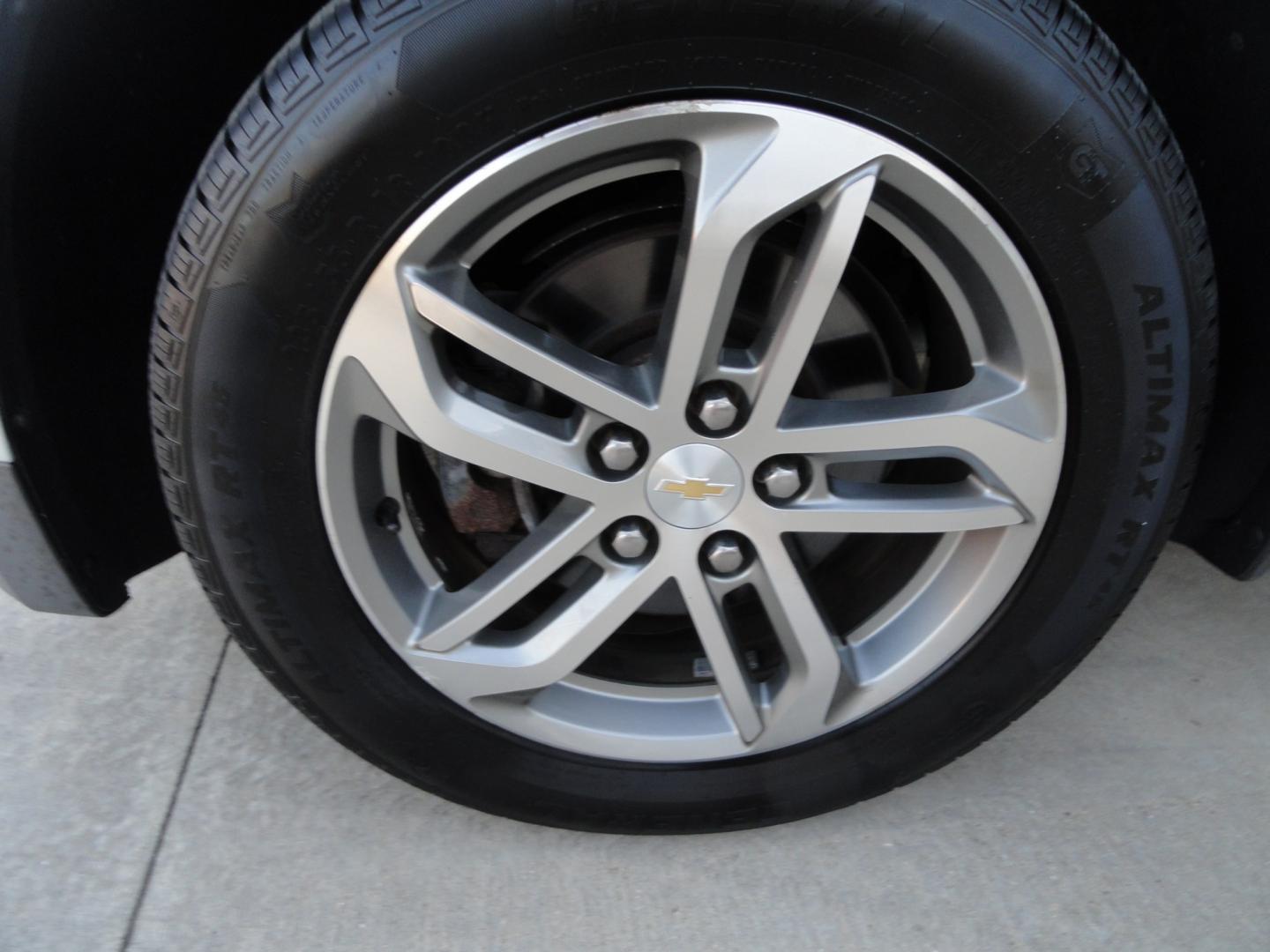 2016 Silver Ice Metallic /Two Tone Chevrolet Equinox LTZ AWD (2GNFLGE38G6) with an 3.6L V6 DOHC 24V engine, 6-Speed Automatic transmission, located at 827 W 26th Street, Erie, PA, 16508, (814) 455-3401, 42.105431, -80.090942 - Thanks for looking at our accident and rust-free like new recent arrival. I have to say that this is the cleanest 2016 Chevy Equinox that I've seen on a long time with NO RUST with no exterior paint work and a super clean undercarriage. This is the LTZ model with the hard to find 6 cylinders, all-wh- Photo#57