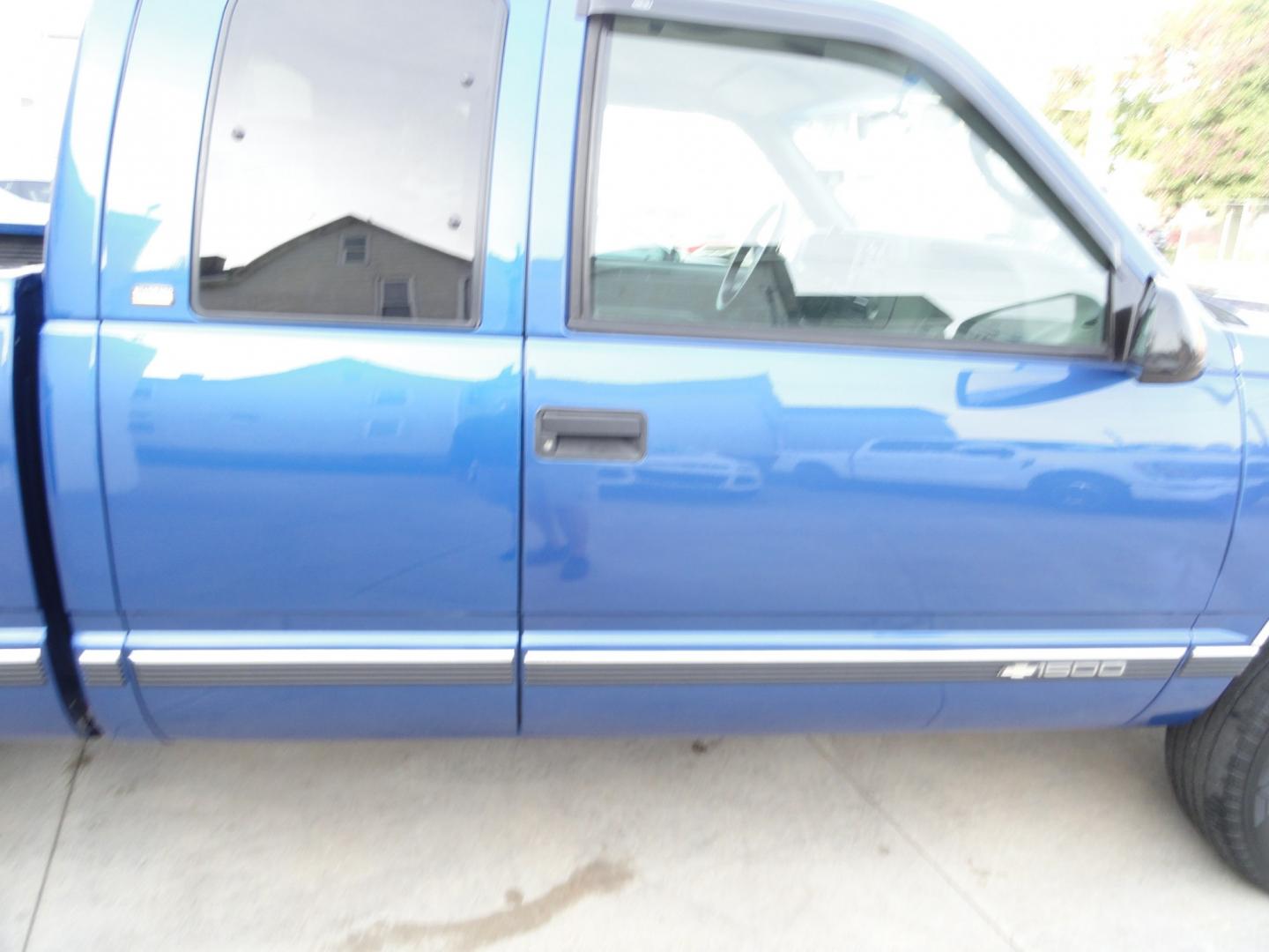 1997 Bright Blue Metallic /Greystone Chevrolet K 1500 Ext. Cab 6.5-ft. Bed 4WD (2GCEK19R9V1) with an 5.7L V8 OHV 16V engine, 4 speed Automatic transmission, located at 827 W 26th Street, Erie, PA, 16508, (814) 455-3401, 42.105431, -80.090942- Photo#28