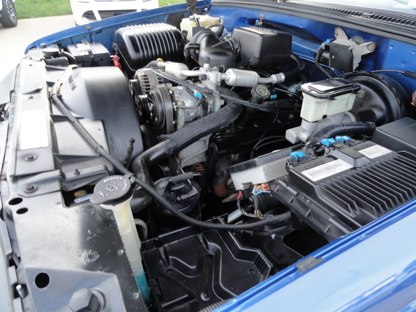 1997 Bright Blue Metallic /Greystone Chevrolet K 1500 Ext. Cab 6.5-ft. Bed 4WD (2GCEK19R9V1) with an 5.7L V8 OHV 16V engine, 4 speed Automatic transmission, located at 827 W 26th Street, Erie, PA, 16508, (814) 455-3401, 42.105431, -80.090942- Photo#43