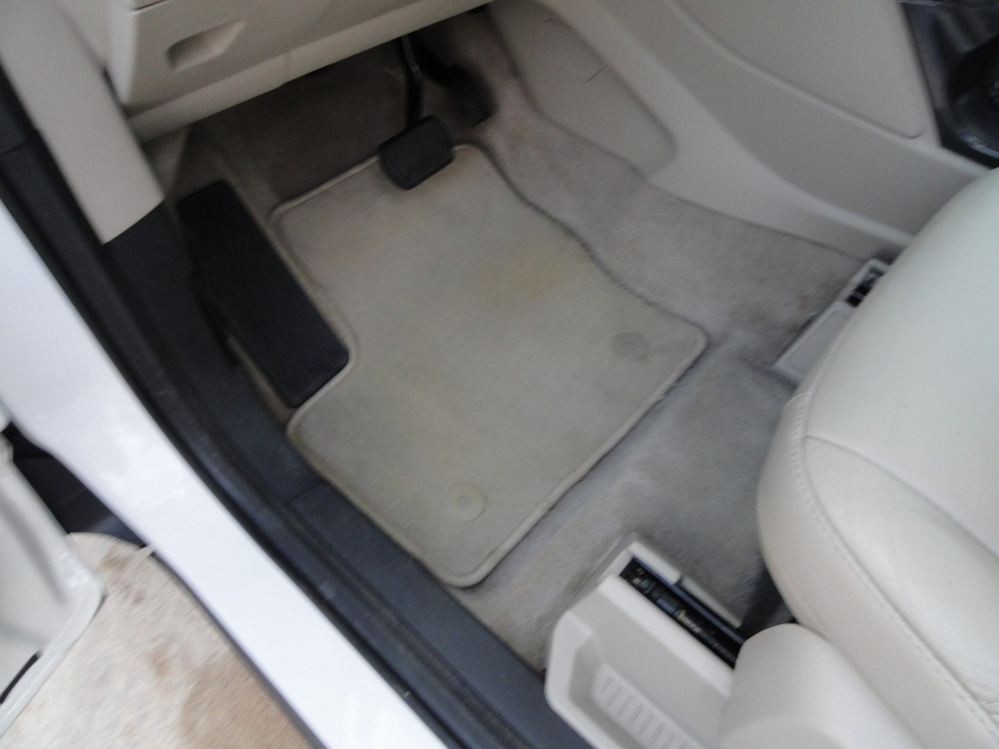 2016 White Platinum Metallic /Tan Ford Escape Titanium 4WD (1FMCU9J92GU) with an 2.0L L4 DOHC 16V engine, 6-Speed Automatic transmission, located at 827 W 26th Street, Erie, PA, 16508, (814) 455-3401, 42.105431, -80.090942 - Thanks for looking at our super clean two owner accident-free recent arrival. This is the Titanium model with four-wheel drive and pretty much has all the options that were available in the 2016 model year. A full service was just completed in our service department with new Pa state and emissions i- Photo#24