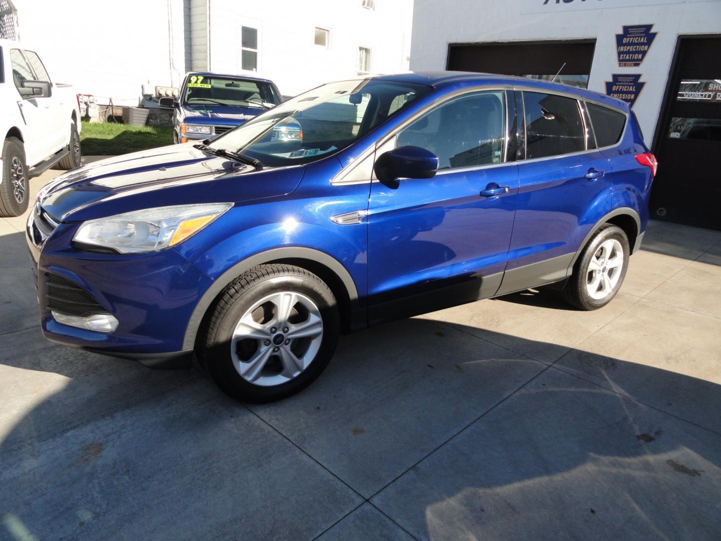2015 Deep Impact Blue /Greystone Ford Escape SE 4WD (1FMCU9GX9FU) with an 1.6L L4 DOHC 16V engine, 6-Speed Automatic transmission, located at 827 W 26th Street, Erie, PA, 16508, (814) 455-3401, 42.105431, -80.090942- Photo#6