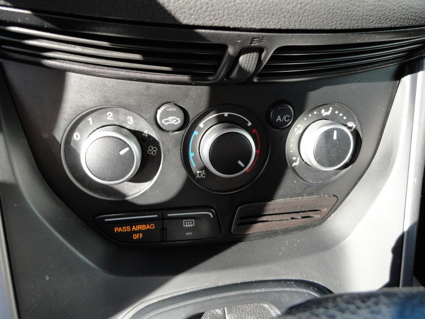2015 Deep Impact Blue /Greystone Ford Escape SE 4WD (1FMCU9GX9FU) with an 1.6L L4 DOHC 16V engine, 6-Speed Automatic transmission, located at 827 W 26th Street, Erie, PA, 16508, (814) 455-3401, 42.105431, -80.090942- Photo#12