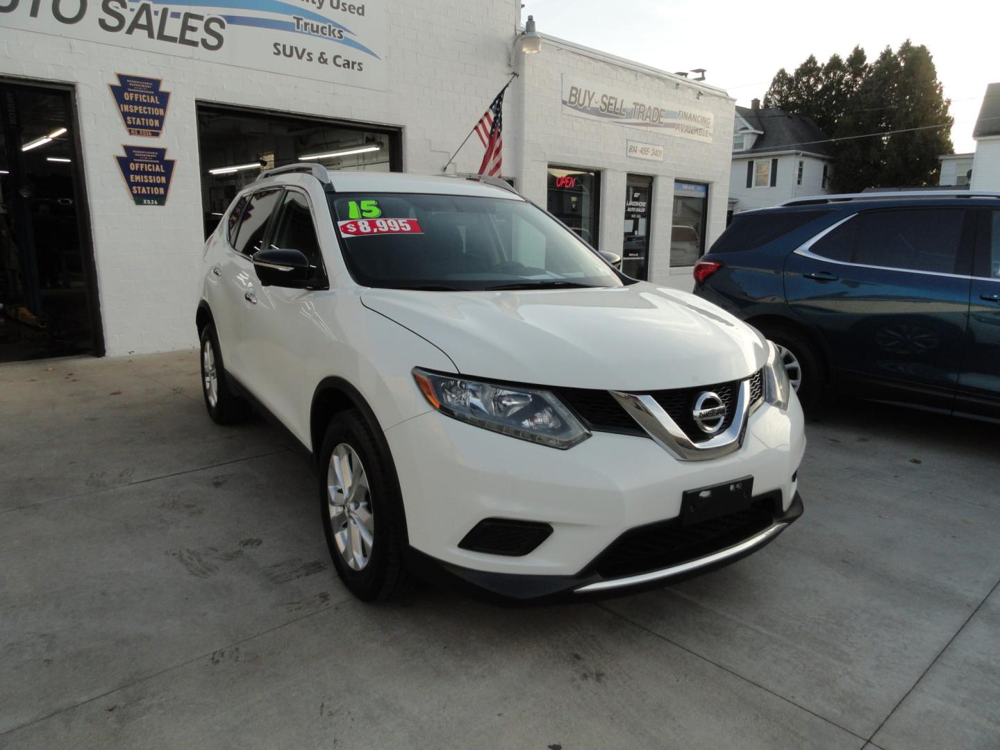 2015 Glacier white /Jet Black Nissan Rogue SV AWD (5N1AT2MVXFC) with an 2.5L L4 DOHC 16V engine, Continuously Variable Transmission transmission, located at 827 W 26th Street, Erie, PA, 16508, (814) 455-3401, 42.105431, -80.090942 - Thanks for looking at our super clean accident and rust-free new vehicle trade. This is the SV all-wheel drive model with lots of options plus it also comes with a spotless exterior as well as a like new nonsmoker interior. A full service was just completed in our service department plus it comes wi- Photo#0