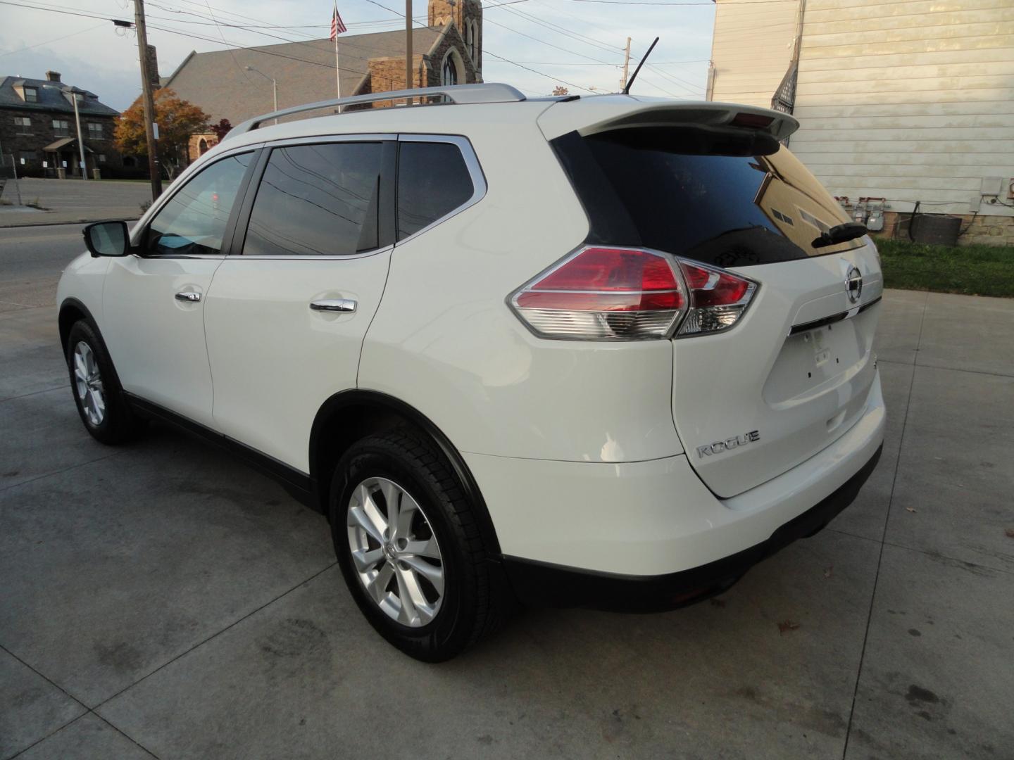 2015 Glacier white /Jet Black Nissan Rogue SV AWD (5N1AT2MVXFC) with an 2.5L L4 DOHC 16V engine, Continuously Variable Transmission transmission, located at 827 W 26th Street, Erie, PA, 16508, (814) 455-3401, 42.105431, -80.090942 - Thanks for looking at our super clean accident and rust-free new vehicle trade. This is the SV all-wheel drive model with lots of options plus it also comes with a spotless exterior as well as a like new nonsmoker interior. A full service was just completed in our service department plus it comes wi- Photo#4