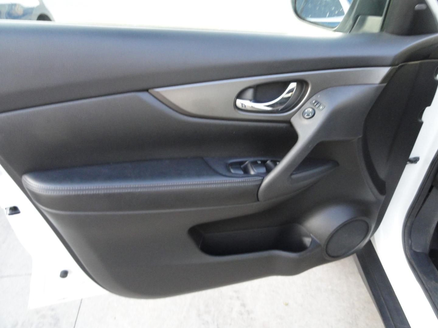 2015 Glacier white /Jet Black Nissan Rogue SV AWD (5N1AT2MVXFC) with an 2.5L L4 DOHC 16V engine, Continuously Variable Transmission transmission, located at 827 W 26th Street, Erie, PA, 16508, (814) 455-3401, 42.105431, -80.090942 - Thanks for looking at our super clean accident and rust-free new vehicle trade. This is the SV all-wheel drive model with lots of options plus it also comes with a spotless exterior as well as a like new nonsmoker interior. A full service was just completed in our service department plus it comes wi- Photo#23