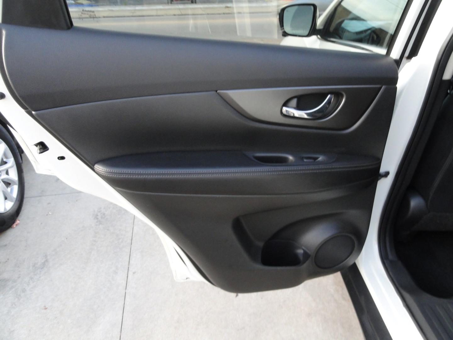 2015 Glacier white /Jet Black Nissan Rogue SV AWD (5N1AT2MVXFC) with an 2.5L L4 DOHC 16V engine, Continuously Variable Transmission transmission, located at 827 W 26th Street, Erie, PA, 16508, (814) 455-3401, 42.105431, -80.090942 - Thanks for looking at our super clean accident and rust-free new vehicle trade. This is the SV all-wheel drive model with lots of options plus it also comes with a spotless exterior as well as a like new nonsmoker interior. A full service was just completed in our service department plus it comes wi- Photo#27
