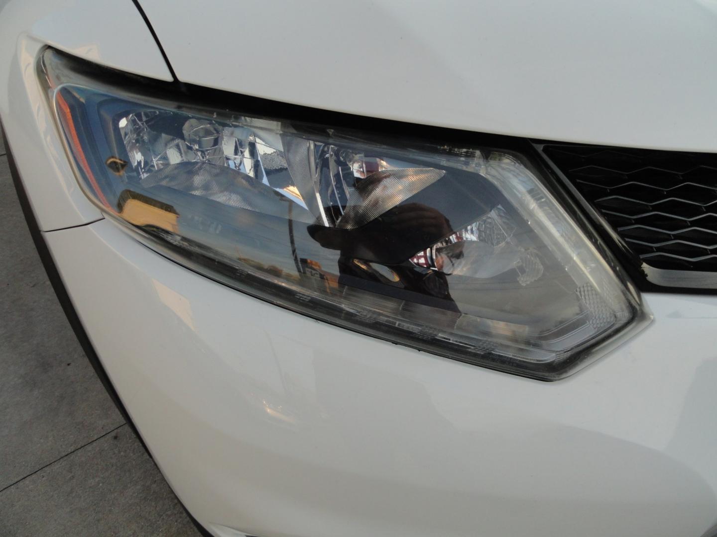 2015 Glacier white /Jet Black Nissan Rogue SV AWD (5N1AT2MVXFC) with an 2.5L L4 DOHC 16V engine, Continuously Variable Transmission transmission, located at 827 W 26th Street, Erie, PA, 16508, (814) 455-3401, 42.105431, -80.090942 - Thanks for looking at our super clean accident and rust-free new vehicle trade. This is the SV all-wheel drive model with lots of options plus it also comes with a spotless exterior as well as a like new nonsmoker interior. A full service was just completed in our service department plus it comes wi- Photo#42