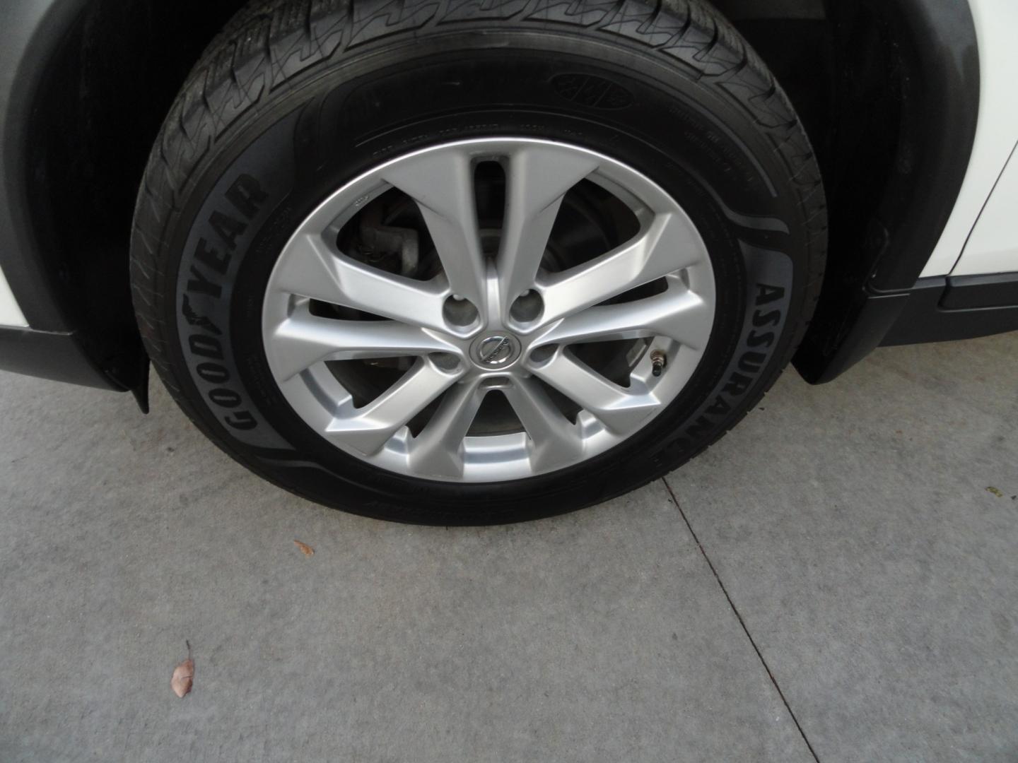 2015 Glacier white /Jet Black Nissan Rogue SV AWD (5N1AT2MVXFC) with an 2.5L L4 DOHC 16V engine, Continuously Variable Transmission transmission, located at 827 W 26th Street, Erie, PA, 16508, (814) 455-3401, 42.105431, -80.090942 - Thanks for looking at our super clean accident and rust-free new vehicle trade. This is the SV all-wheel drive model with lots of options plus it also comes with a spotless exterior as well as a like new nonsmoker interior. A full service was just completed in our service department plus it comes wi- Photo#45